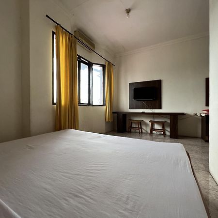 Oyo 92098 Kost Orange Syariah Hotel มากาซาร์ ภายนอก รูปภาพ