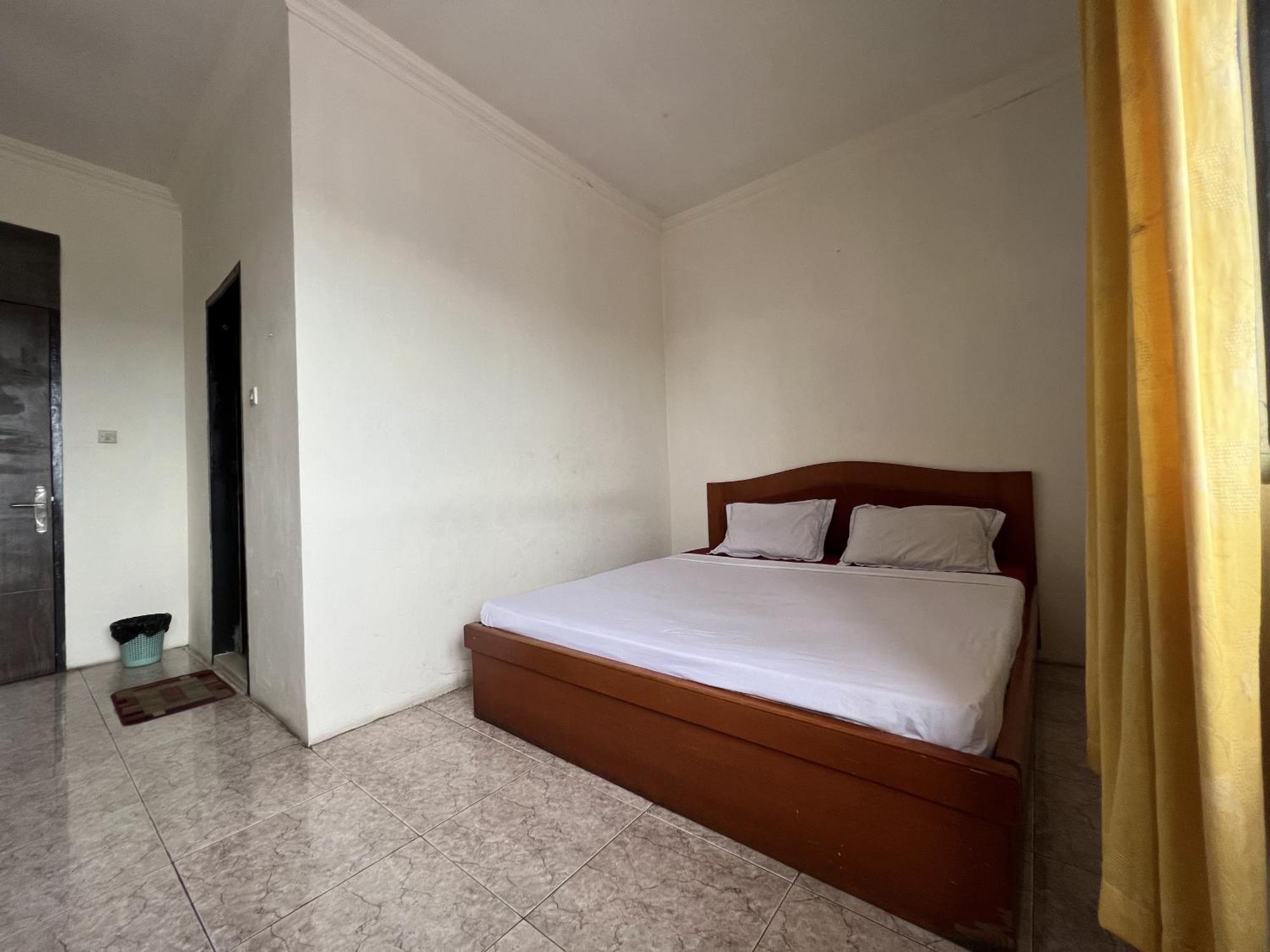 Oyo 92098 Kost Orange Syariah Hotel มากาซาร์ ภายนอก รูปภาพ