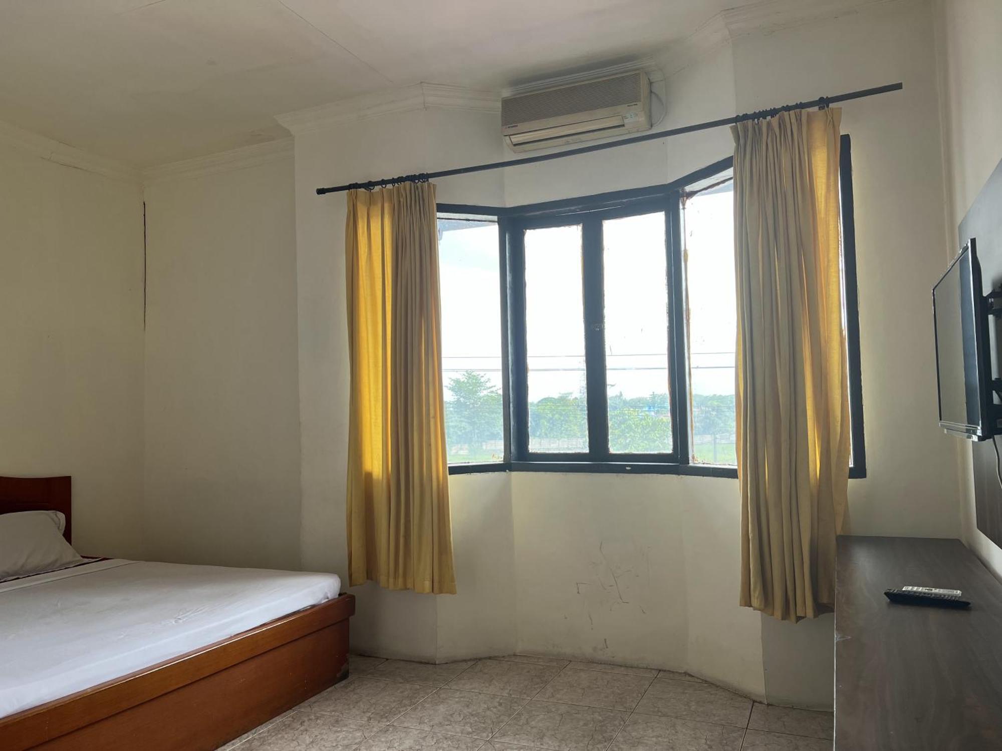 Oyo 92098 Kost Orange Syariah Hotel มากาซาร์ ภายนอก รูปภาพ