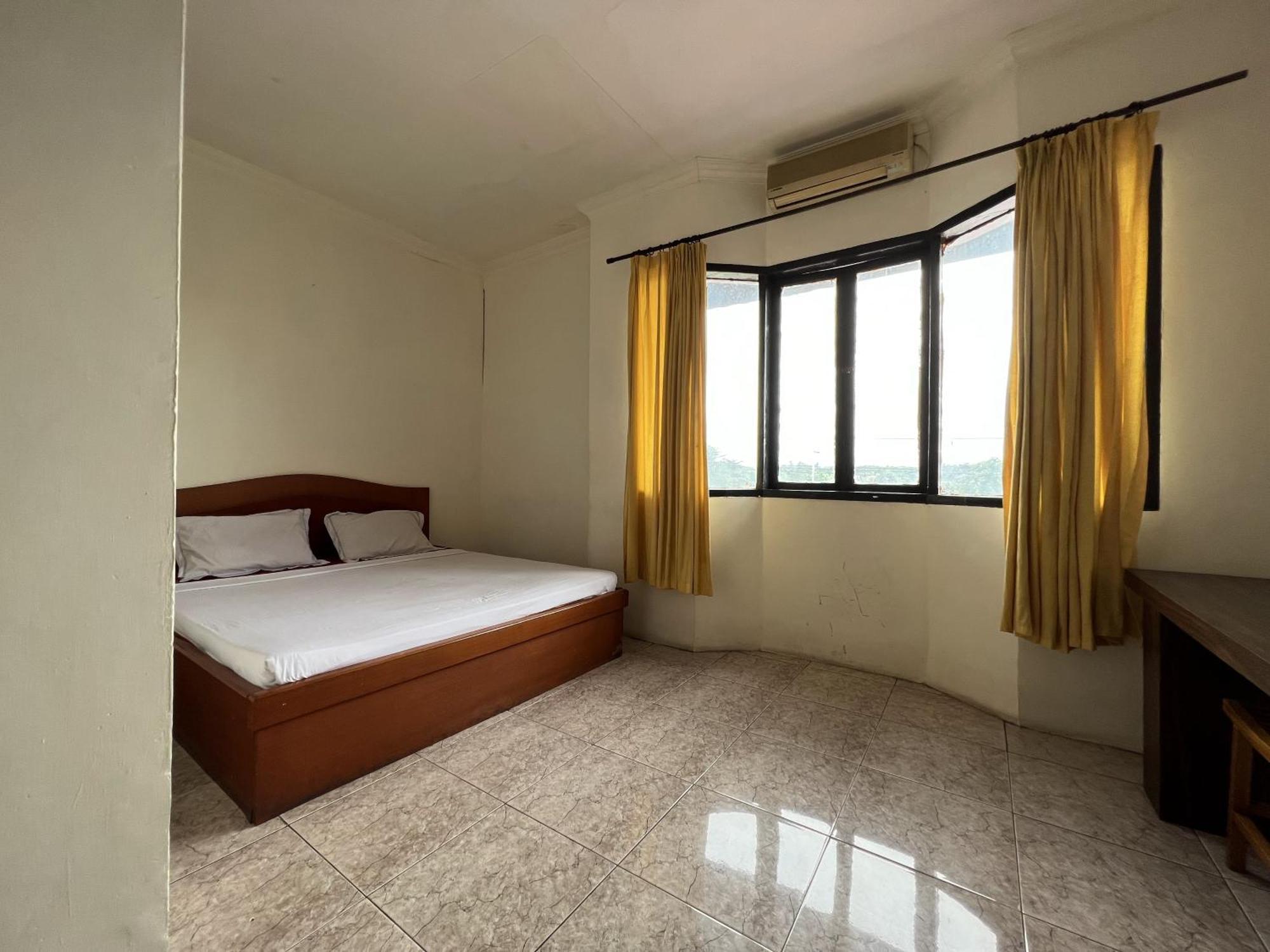 Oyo 92098 Kost Orange Syariah Hotel มากาซาร์ ภายนอก รูปภาพ