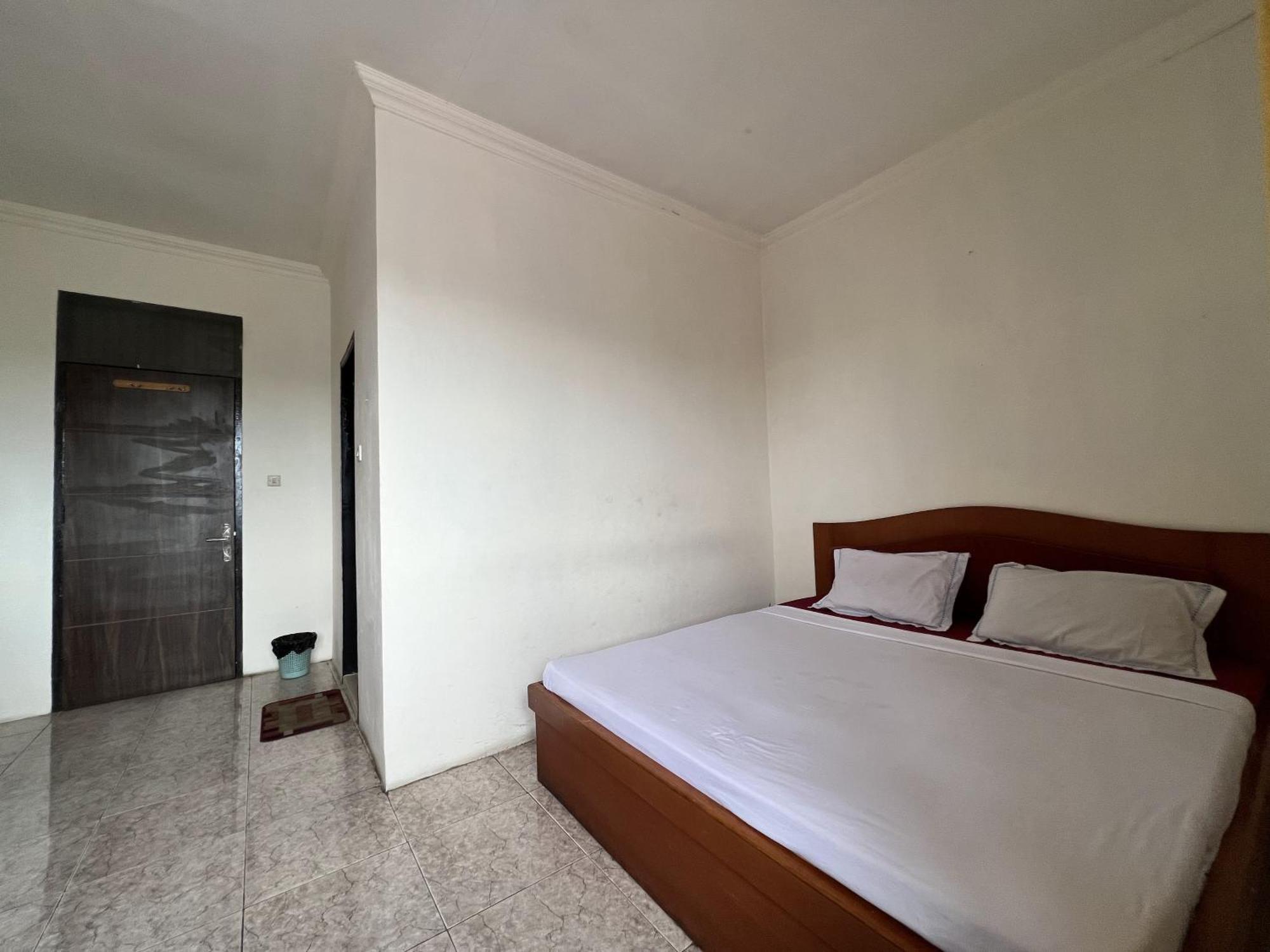 Oyo 92098 Kost Orange Syariah Hotel มากาซาร์ ภายนอก รูปภาพ